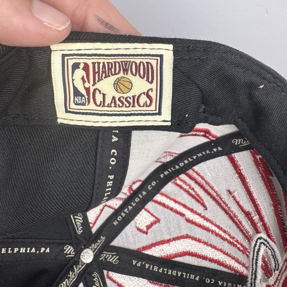 Mitchell & Ness Miami Heat Snapback Hat NBA Hardwood Classics Black Red Cap - Picture 8 of 9